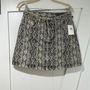 Snake skin pattern skirt with pockets